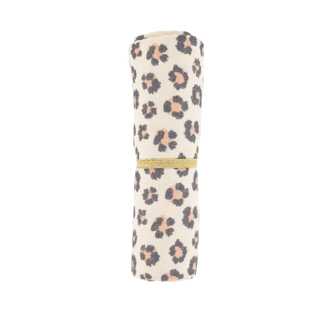 Photo d'un lange ou d'une couverture léopard de la marque Baubels.