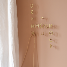 Charger l&#39;image dans la galerie, Clou mural en laiton personnalisé Alphabet
