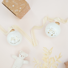 Charger l&#39;image dans la galerie, Boule de Noël personnalisée 2022 Mon Tout Premier Noël
