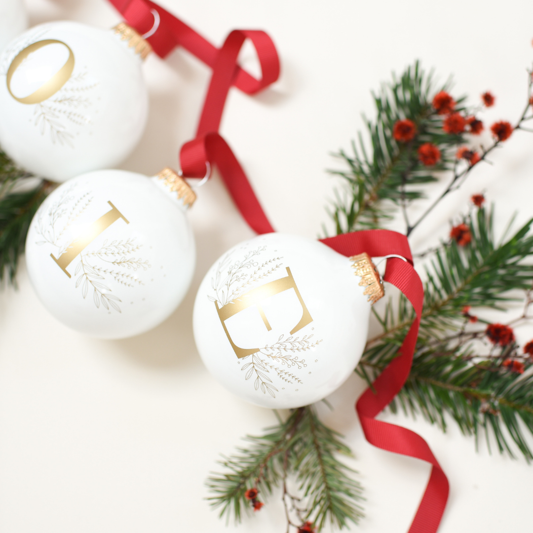 Boule de Noël personnalisée Alphabet par Sophie Rivière®